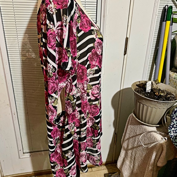 Torrid size 5X Floral print black/white strip top - Picture 4 of 5